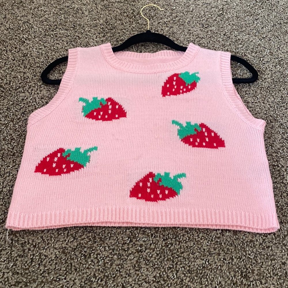 Pink strawberry pattern crop top shirt